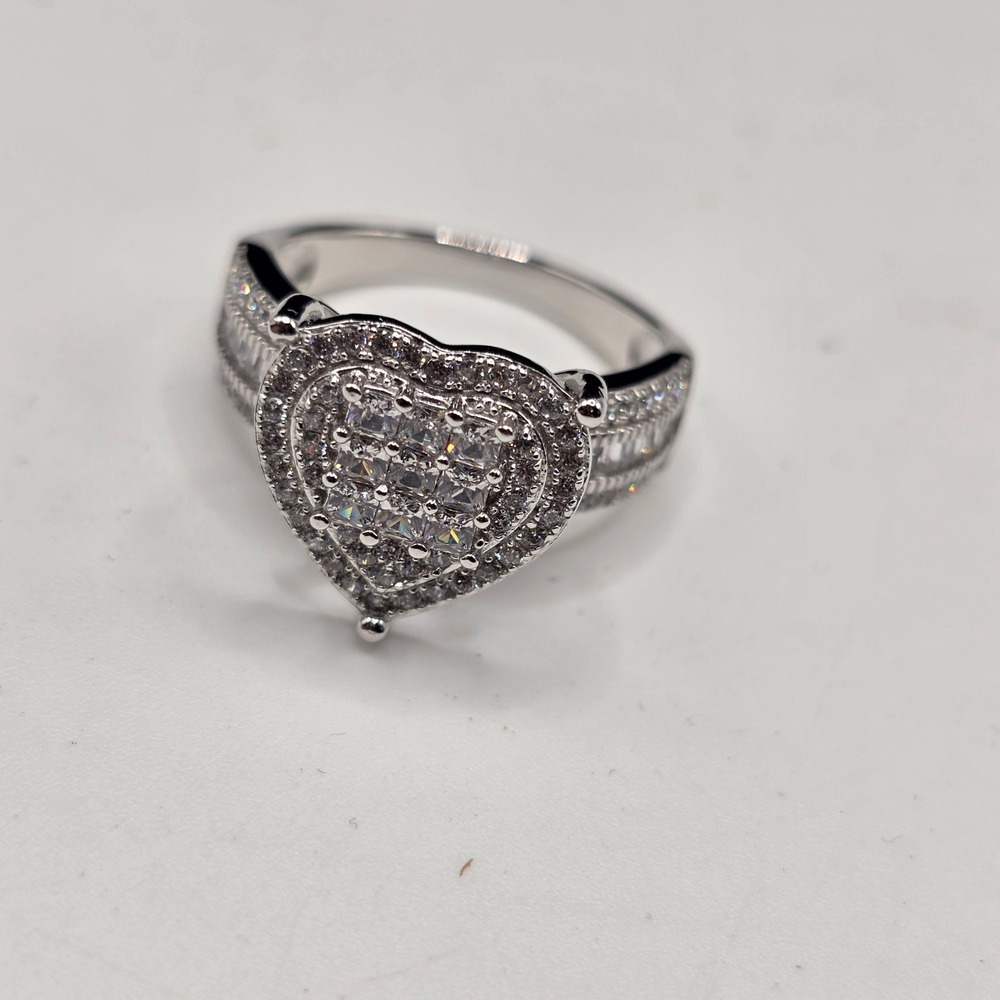 925 Sterling Silver Heart Halo Cubic Zirconia Statement Ring Size 8 FZN CN